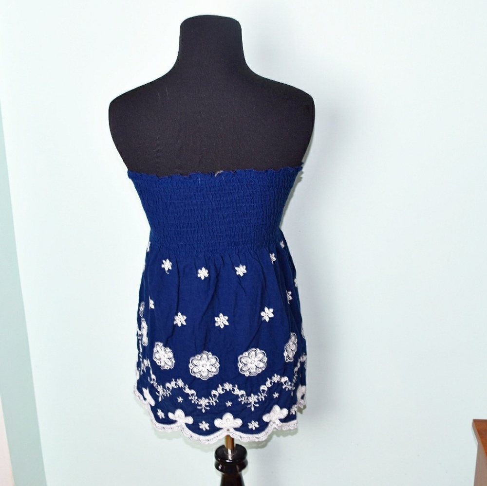 Beautiful Blue and White Embroidered Blouse - Picture 2 of 2